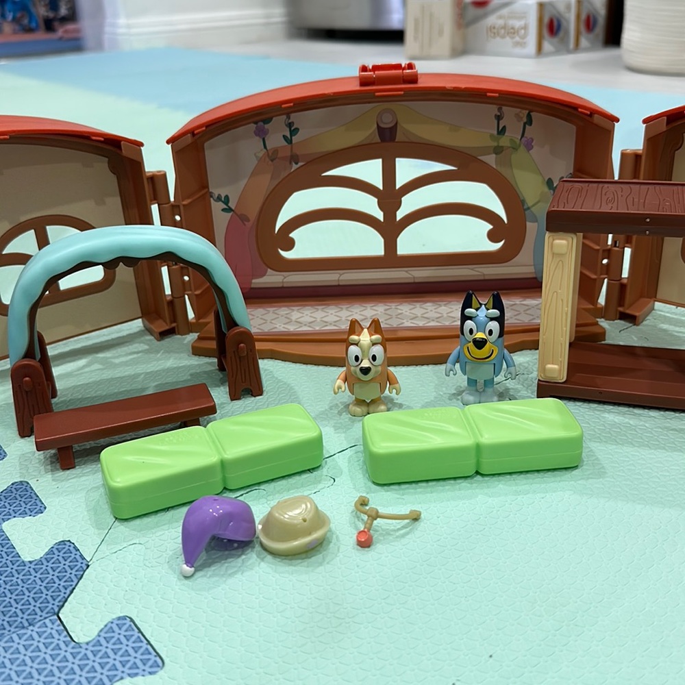 Bluey Calypso’s School Playset